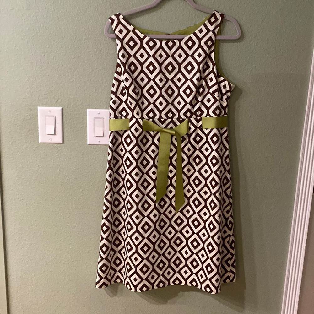 Sleeveless Geometric A-Line Dress in Brown & Olive